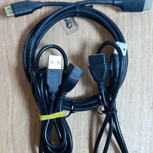 HDMI+미니HDMI 2미터와USB연결케이블2개