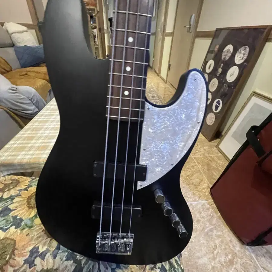 Fender japan elemental series bass