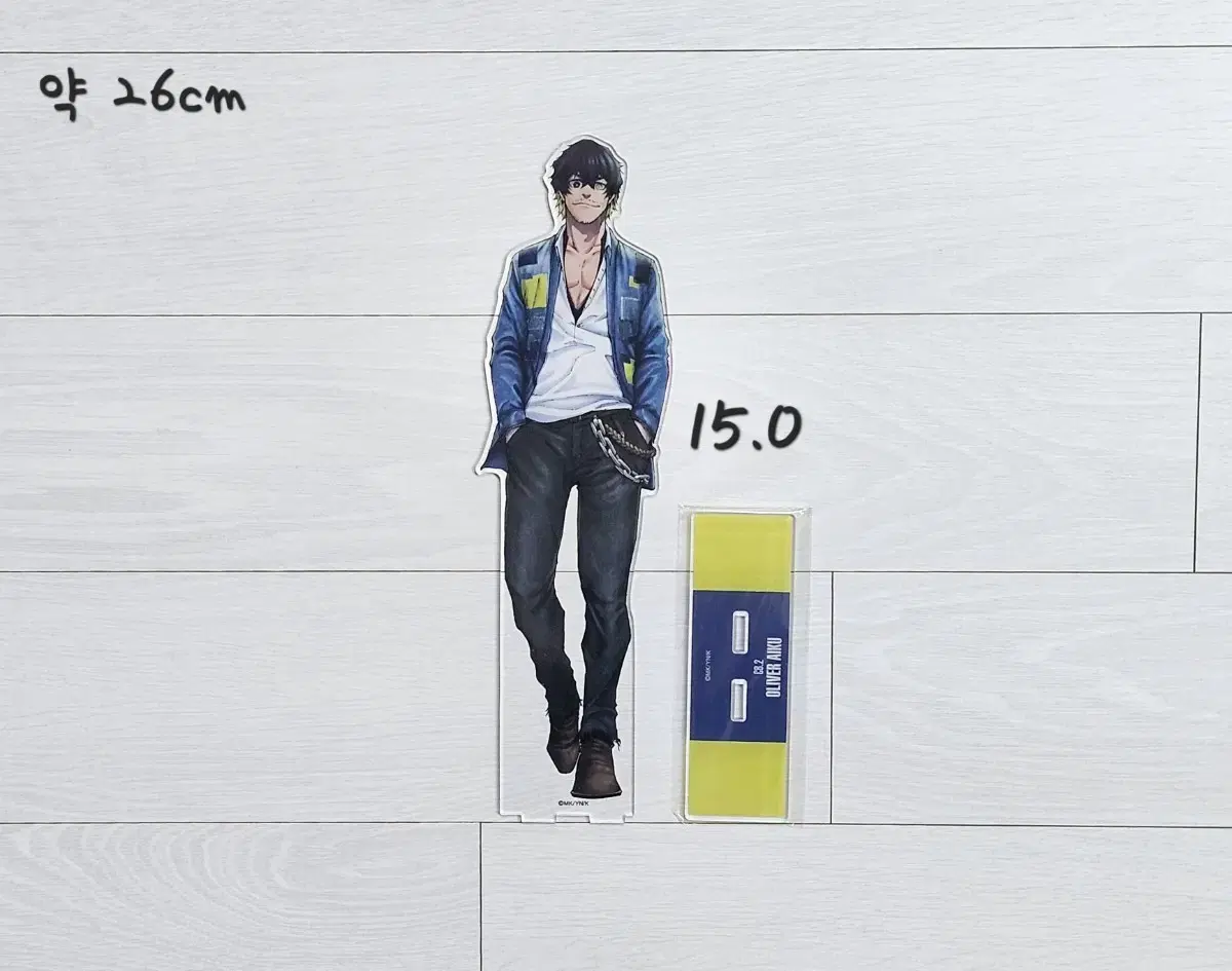 BLUELOCK Olive Iku Oversized Acrylic Stand sells