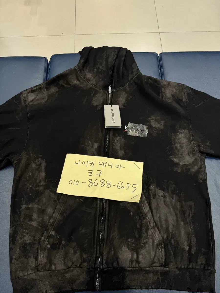 발렌시아가 개퍼 후드 집업 블랙 더티워싱 XXL 720424TNVK510