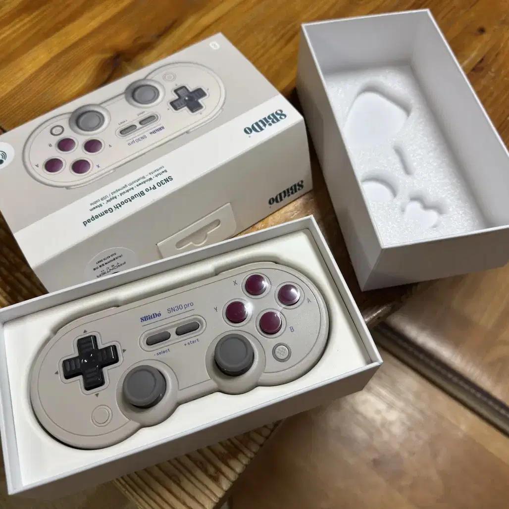 8bitdo sn30 pro 판매합니다.