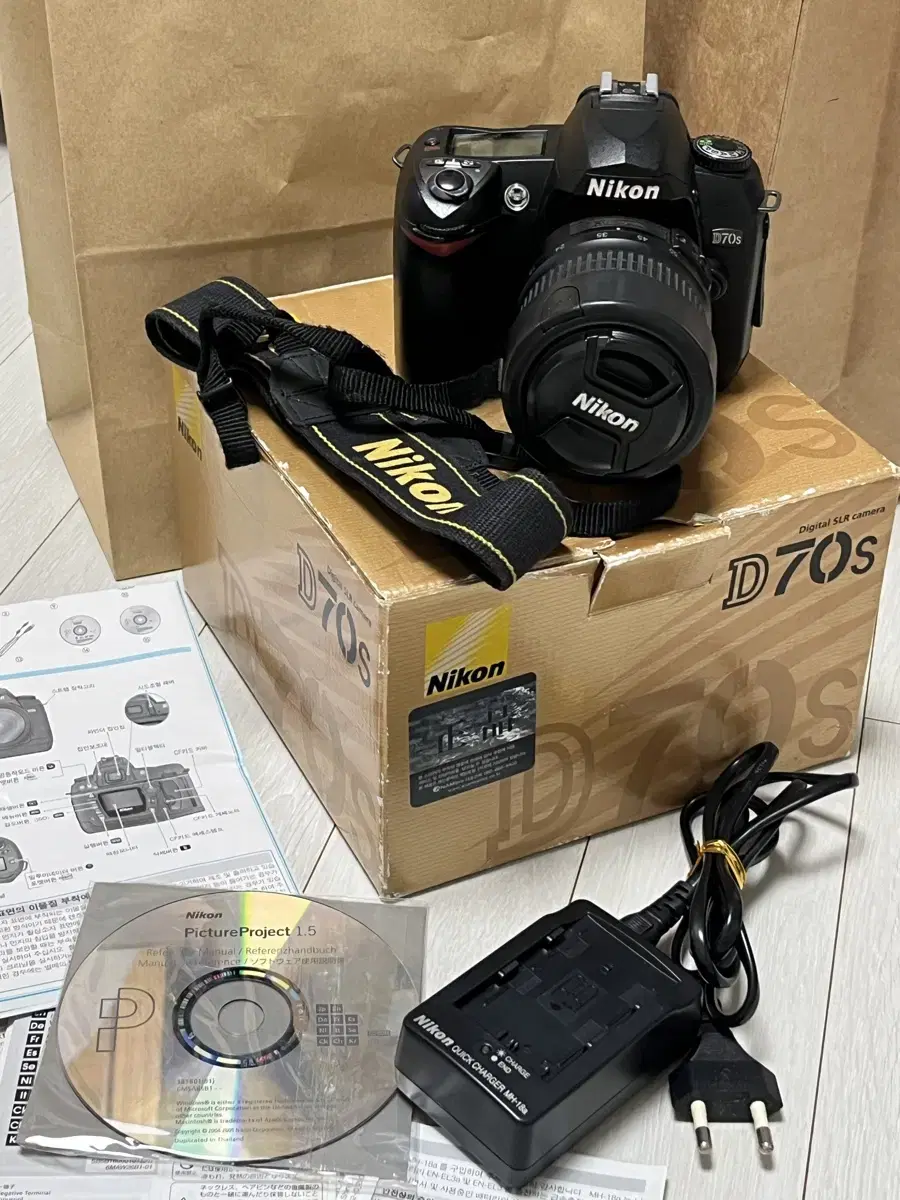 니콘 D70 SLR 카메라,18-55 렌즈.보증서 정품인증박스.레트로