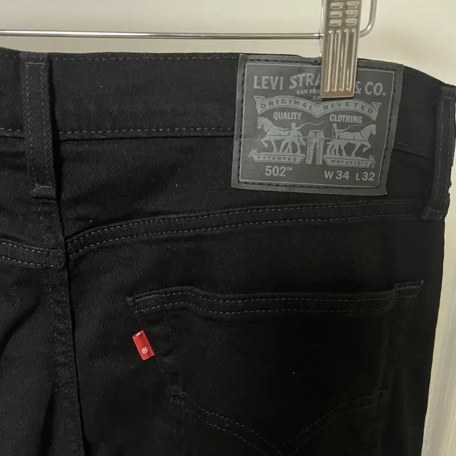 levi's 502 블랙 팬츠