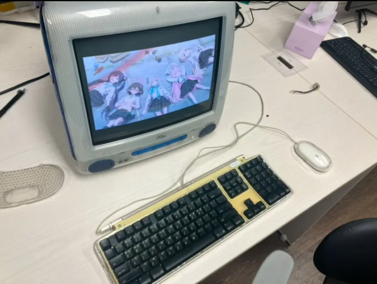 Imac g3(동작함, ssd로 교체함, 유리기스 살짝있음)