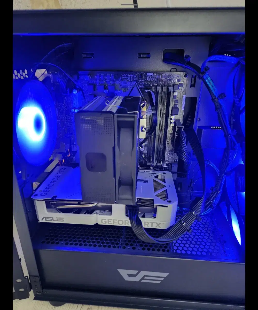 급처) 게이밍 컴퓨터 5600 +RTX4060 OC WHITE