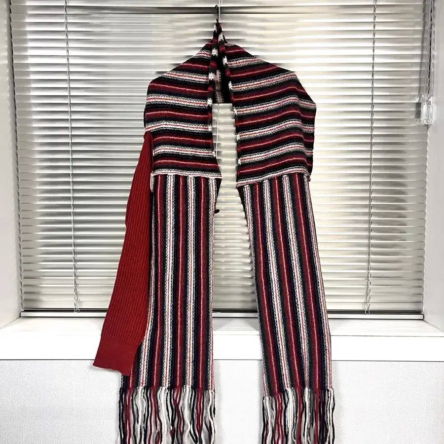 PERVERZE - STRIPED FRINGE SCARF 퍼버즈 스카프