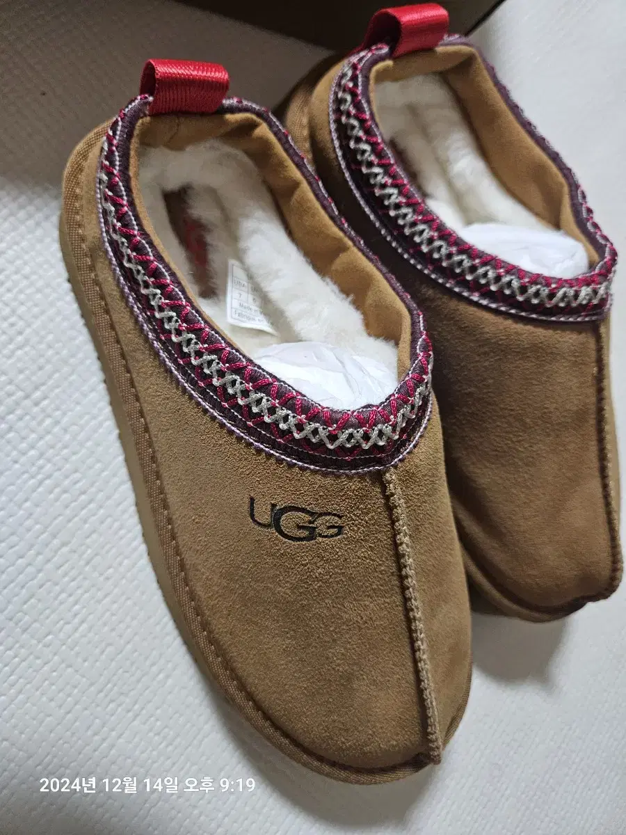 어그 UGG 타즈 240mm 새상품