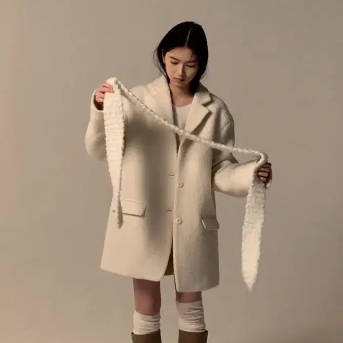 샵레터 부클 머플러 (boucle handknit muffle)