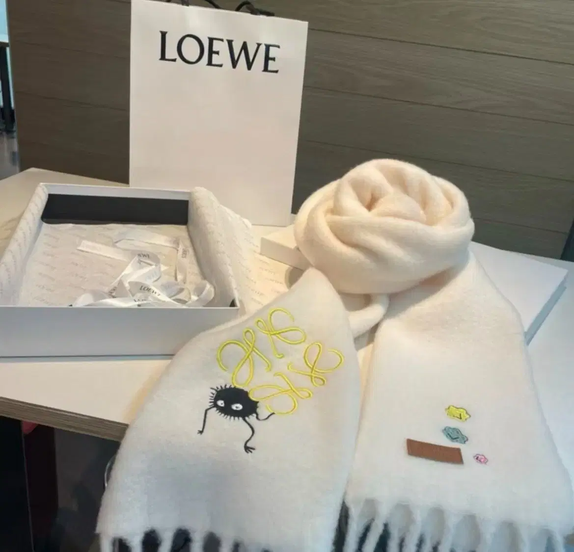 LOEWE 로에베 목도리. 스카프.