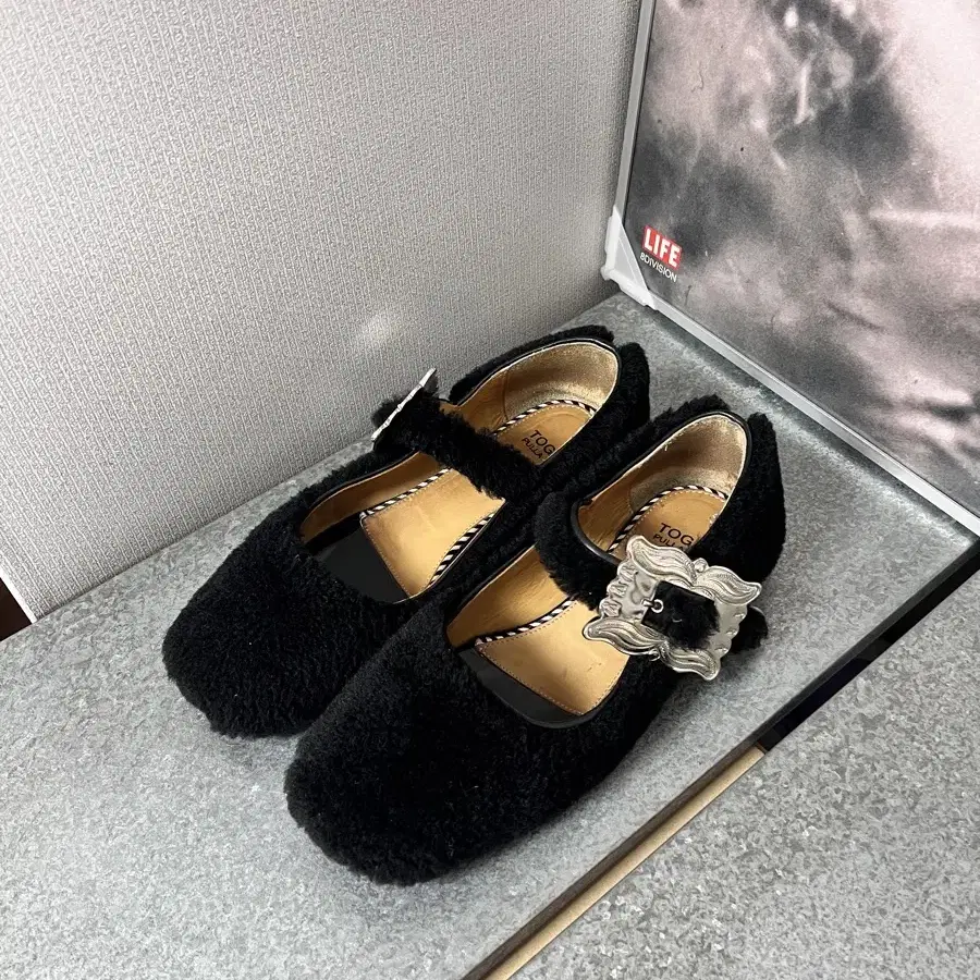 TOGA PULLA-FAUX FUR BALLET FLATS 토가 플랫슈즈