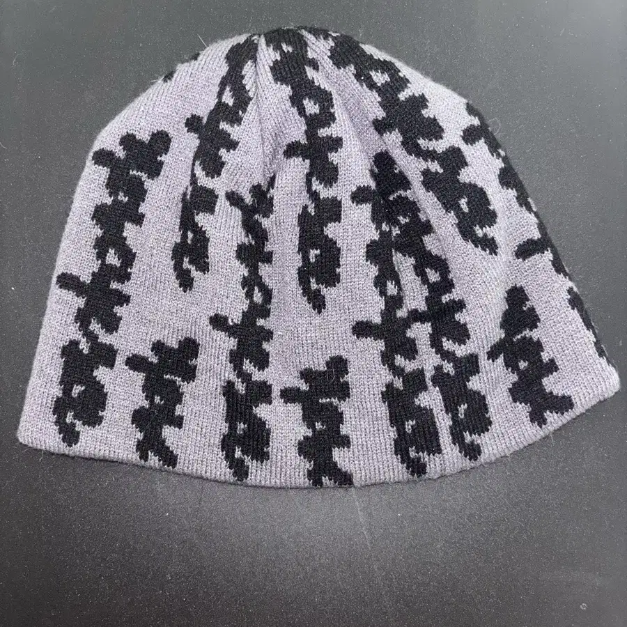 예스아이씨 yeseyesee Doodled Beanie