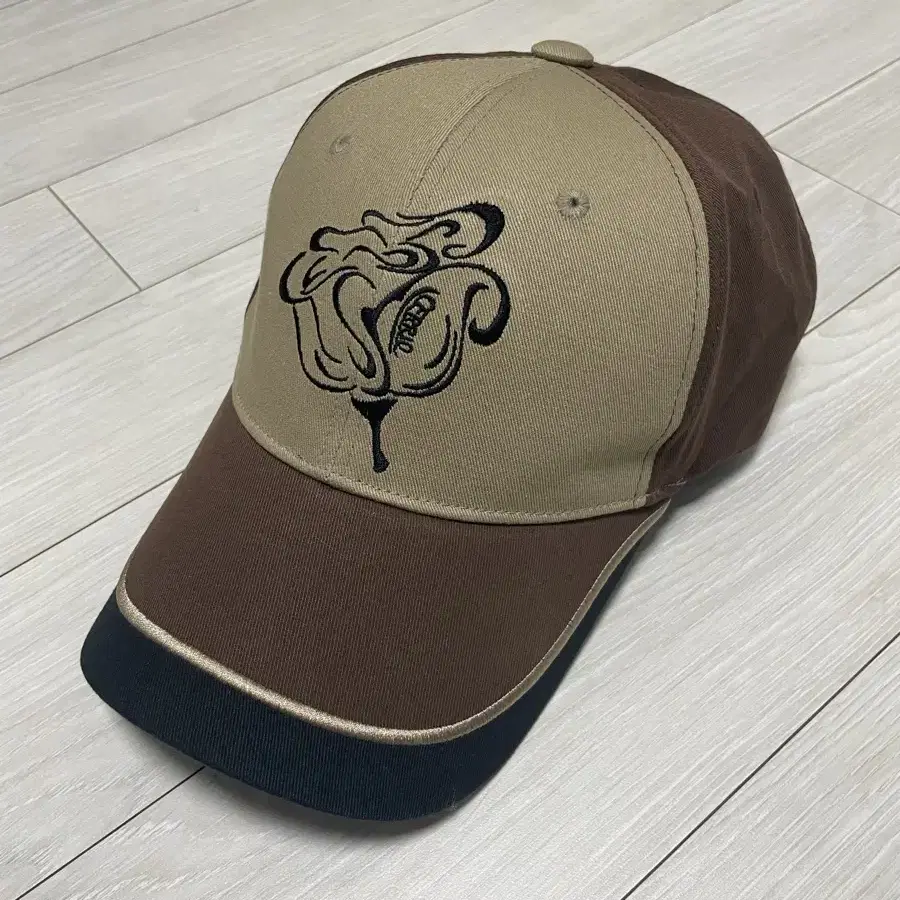 세릭 콘트라스트 로즈볼캡 브라운 contrast rose ball cap