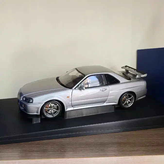 1:18 오토아트 GTR R34 초기형 팝니다