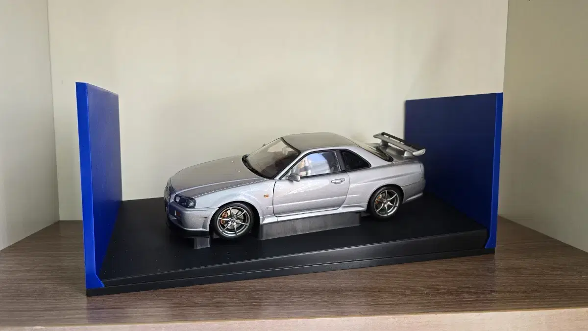 1:18 오토아트 GTR R34 초기형 팝니다