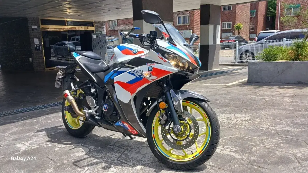 야마하 YZF-R3(BMW M1000RR데칼)2018년식 33000킬로