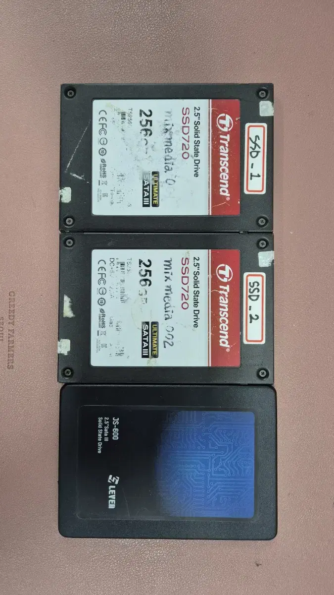 SSD> 트랜샌드 256G(2개) + LEVEN 512G(1개)