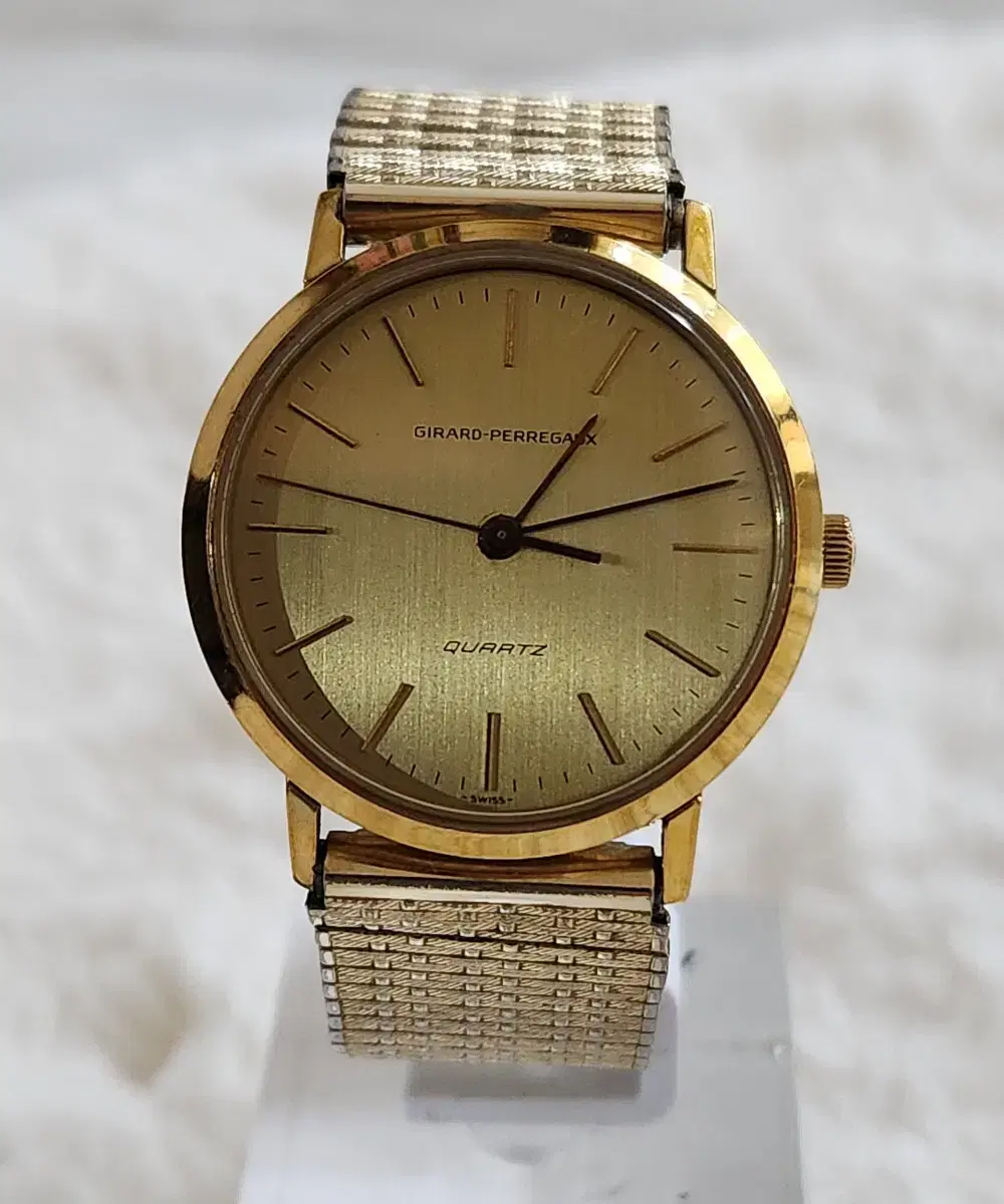 139) Girard Perregaux Quartz Vintage