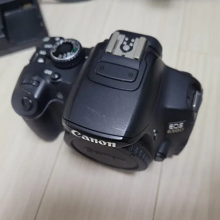 캐논 EOS 650D 카메라와 50mm f1.8 단렌즈 세트