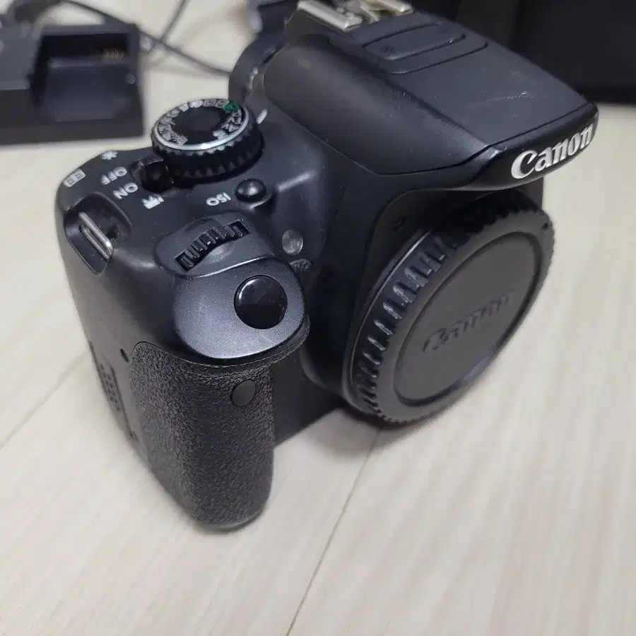 캐논 EOS 650D 카메라와 50mm f1.8 단렌즈 세트