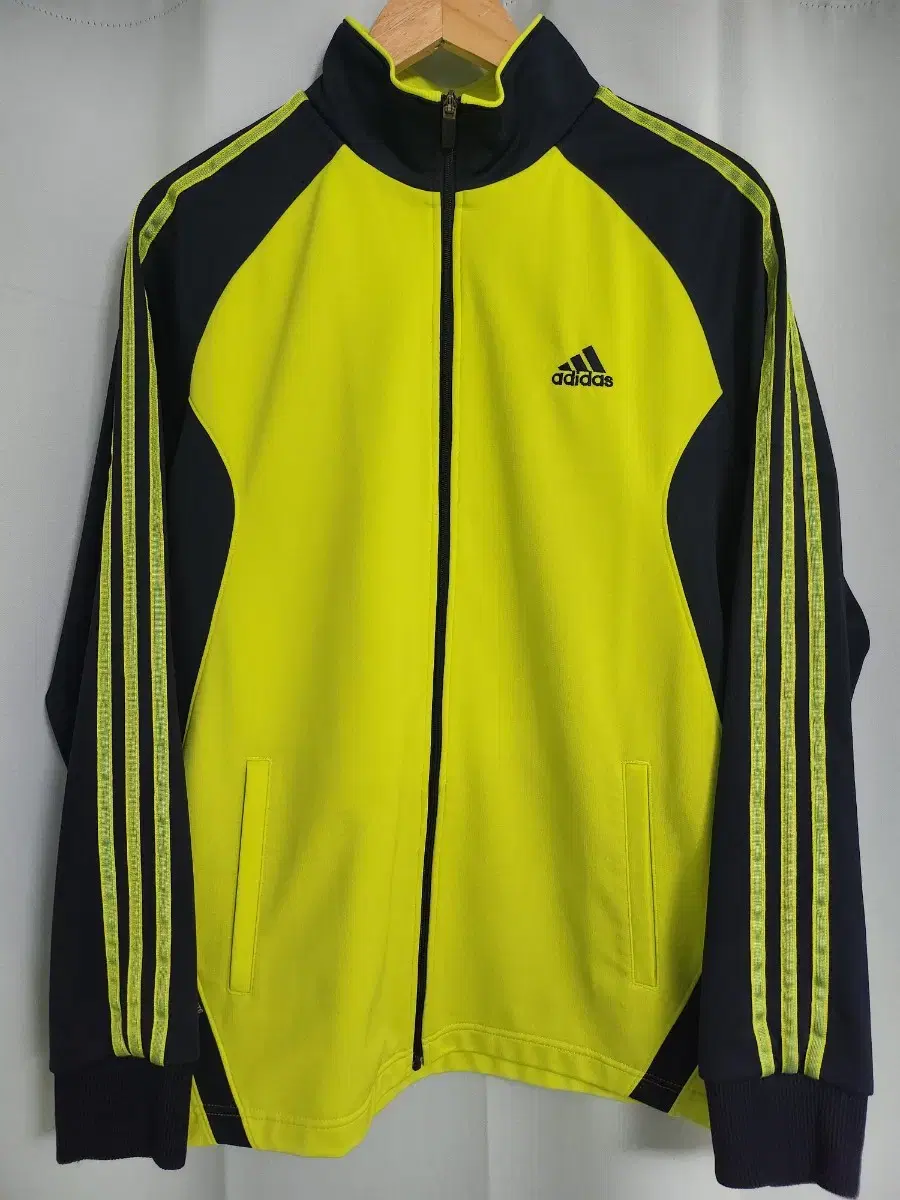 adidas Jersey size M L