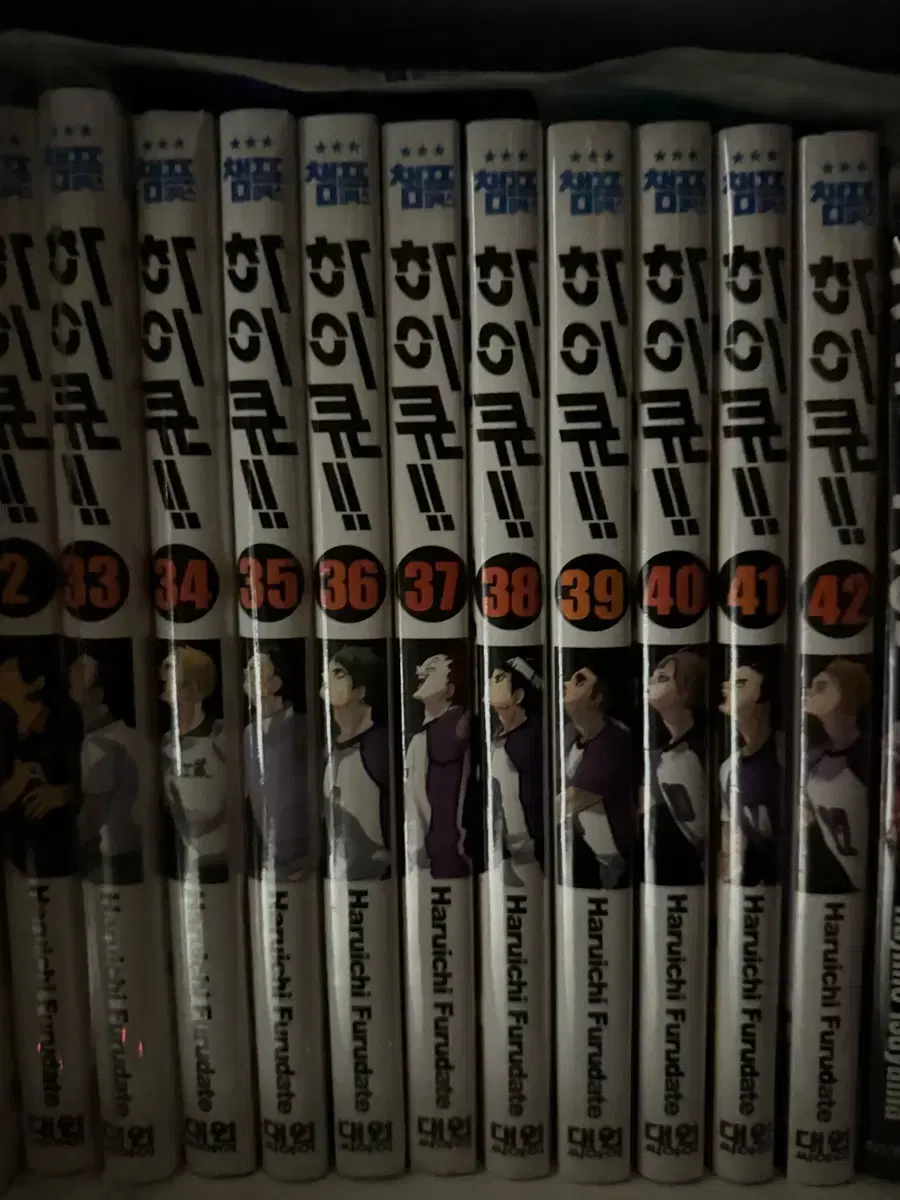 10 volumes of haikyuu manga 33-42