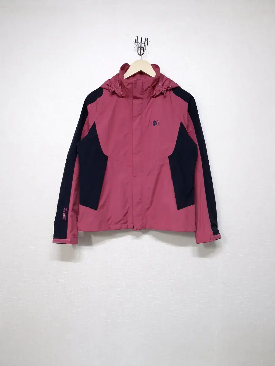 Kolon Sports. Women's Gore-Tex Windbreaker_90