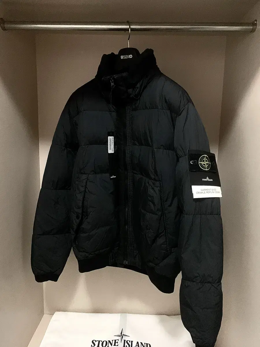 [L] Stone Island Crinklapse Non-Hooded Puffer Black