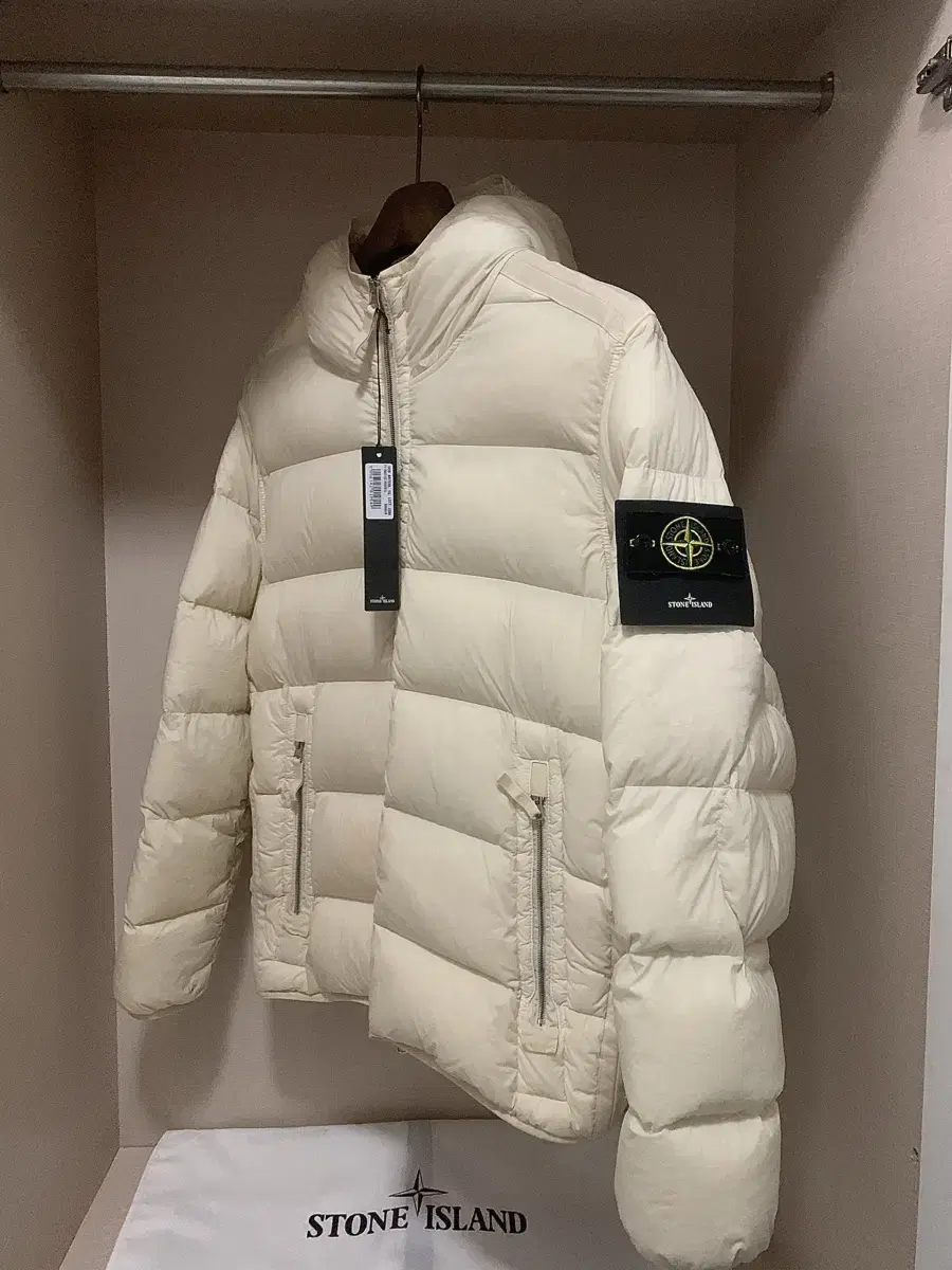 [L] 23FW Stone Island Seamless Tunnel Down Padding Cream