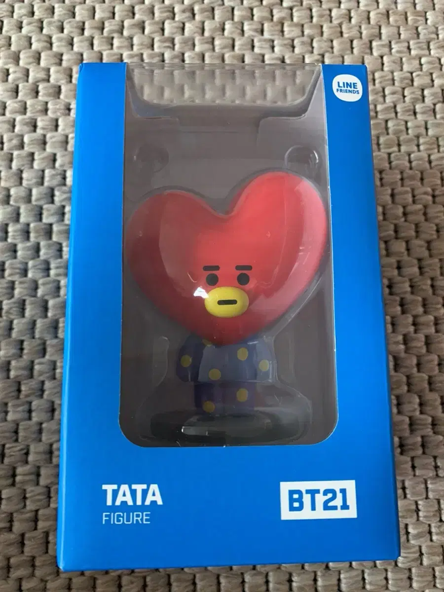 BT21 피규어(M size) +뱃지+필통(치미)+마텔 미니돌 뷔