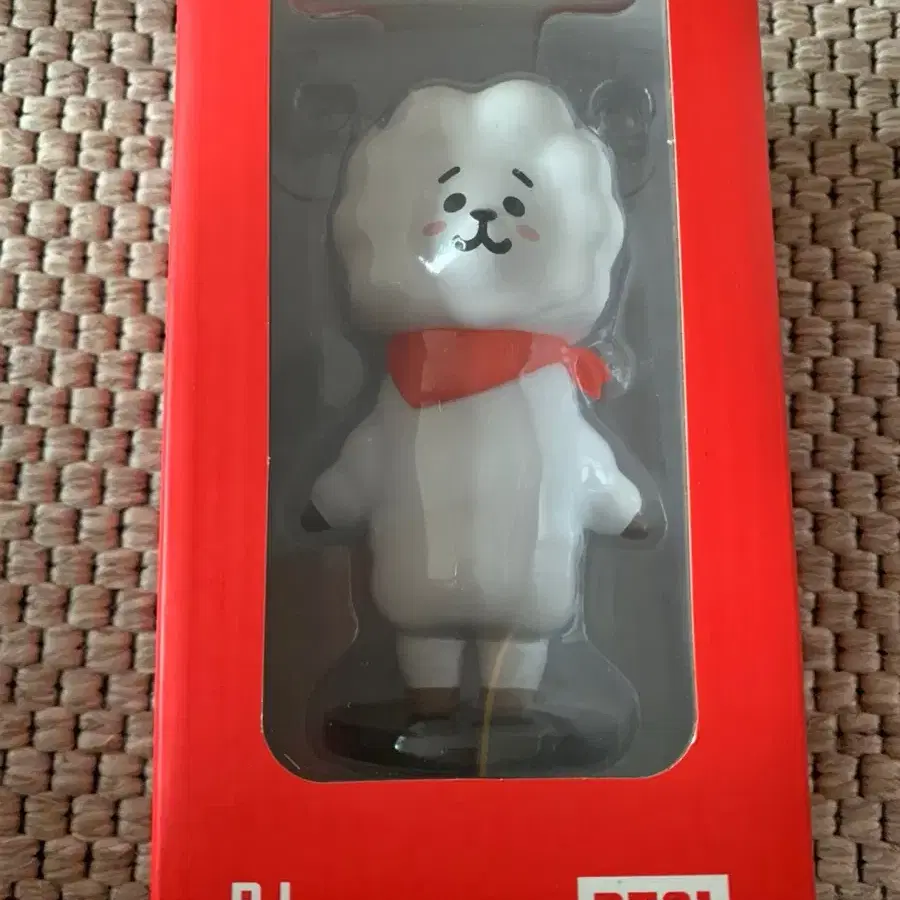 BT21 피규어(M size) +뱃지+필통(치미)+마텔 미니돌 뷔