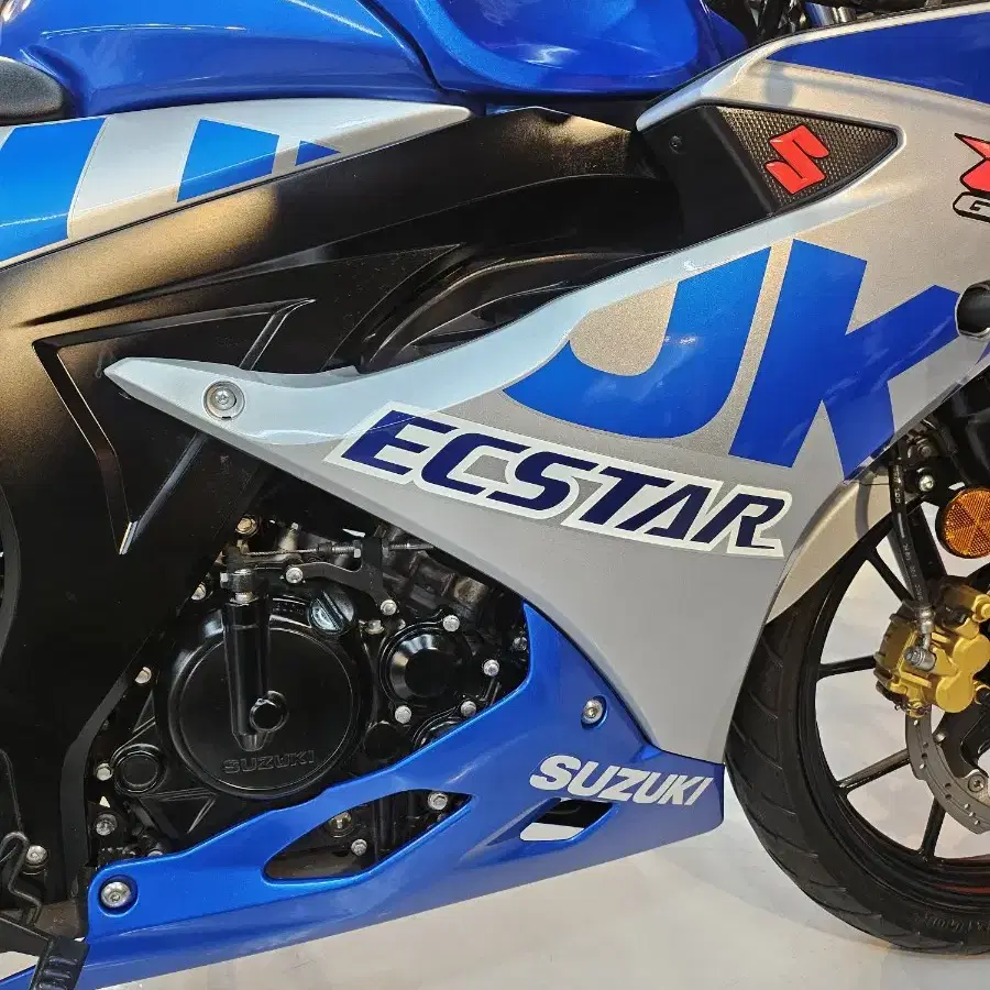 스즈키 GSX-R125 21년식 판매합니다