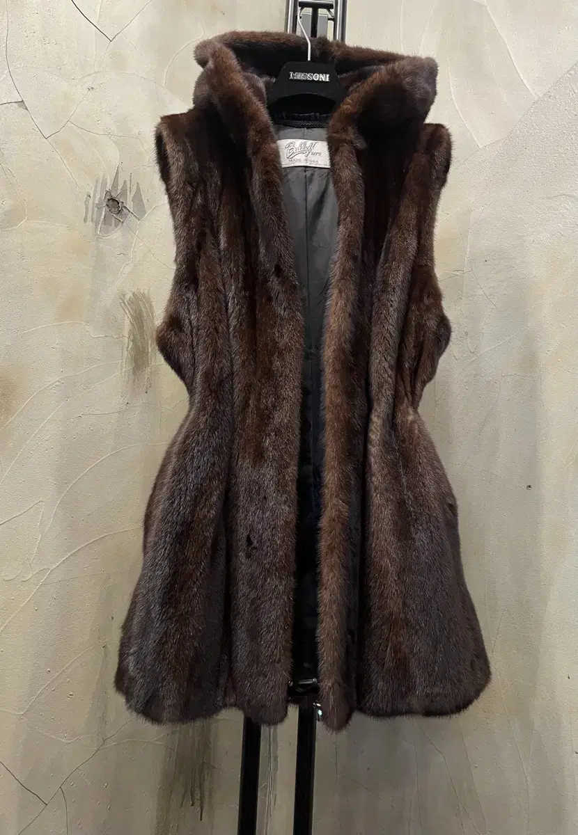 Mink hooded vest brown 55-66