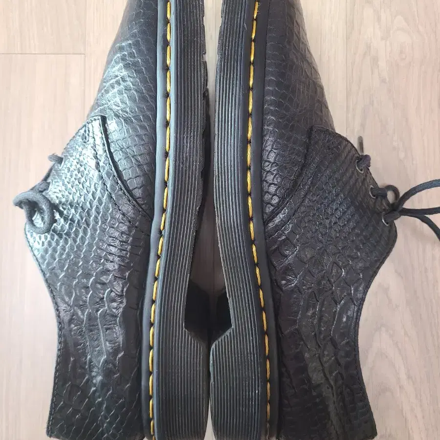 닥터마틴 1461 noir python uk6 250