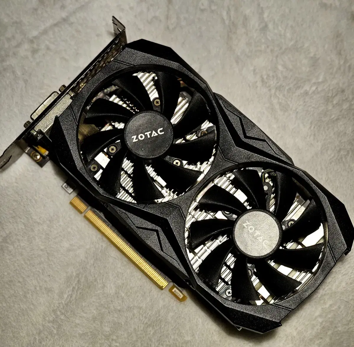 조택 GTX1060(3GB)게이밍 그래픽 팝니다