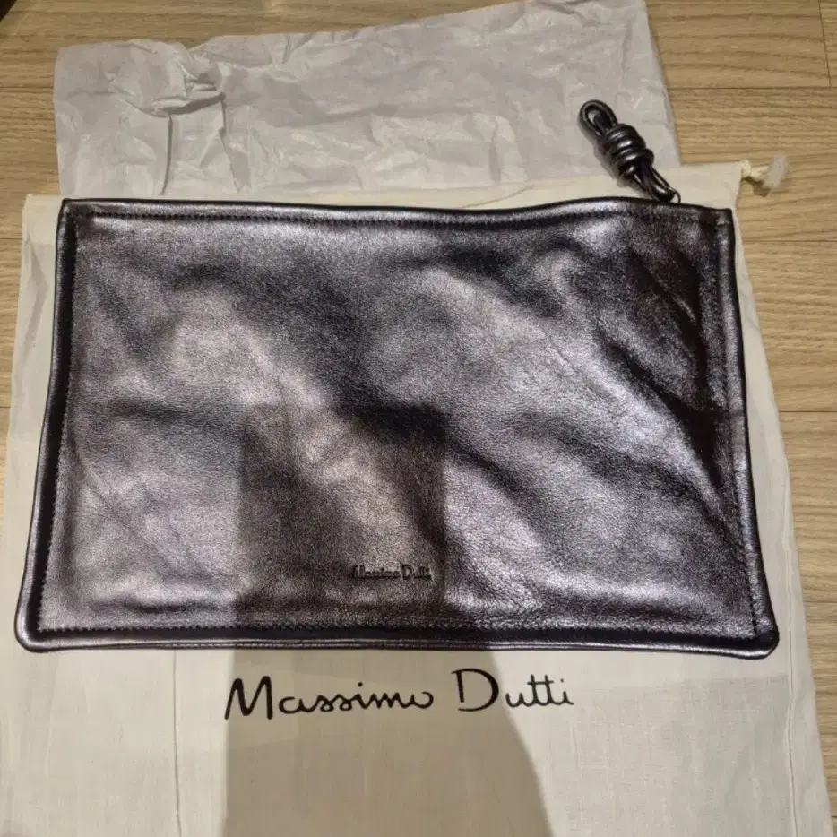 새상품) 마시모두띠 클러치백 Massimo dutti . 은색 클러치