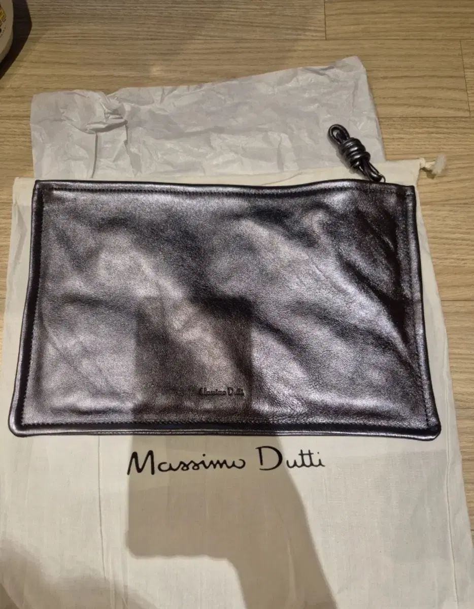 새상품) 마시모두띠 클러치백 Massimo dutti . 은색 클러치