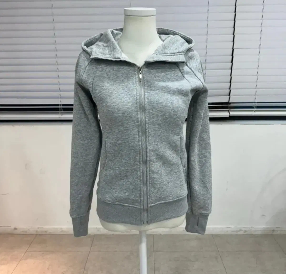 Momobly Hoodie Zip Up