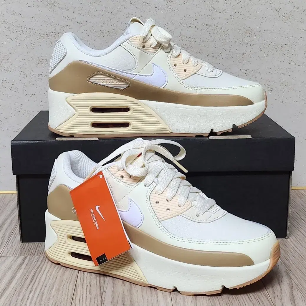 나이키 (W)AIRMAX90 LV8 245