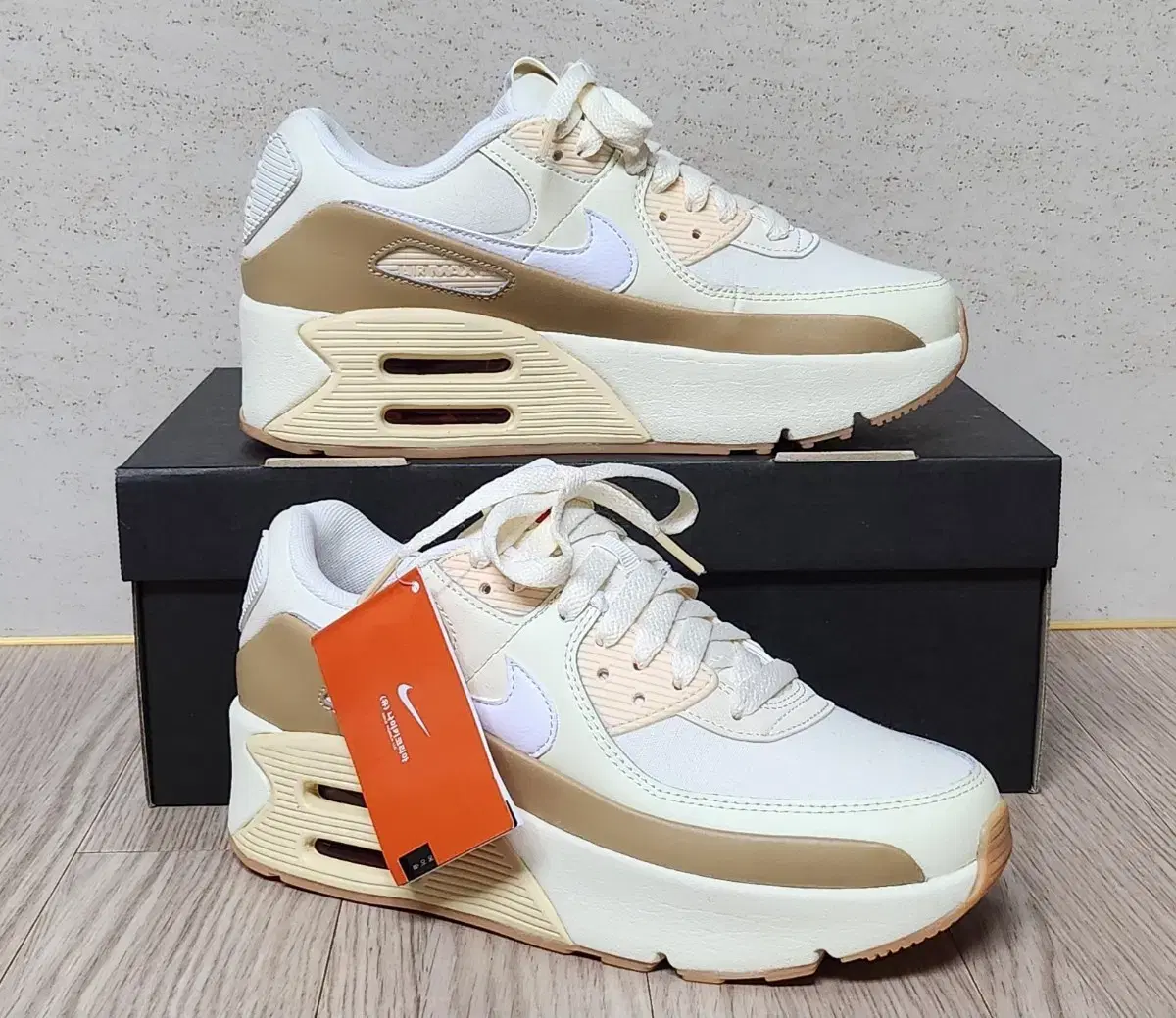 나이키 (W)AIRMAX90 LV8 245