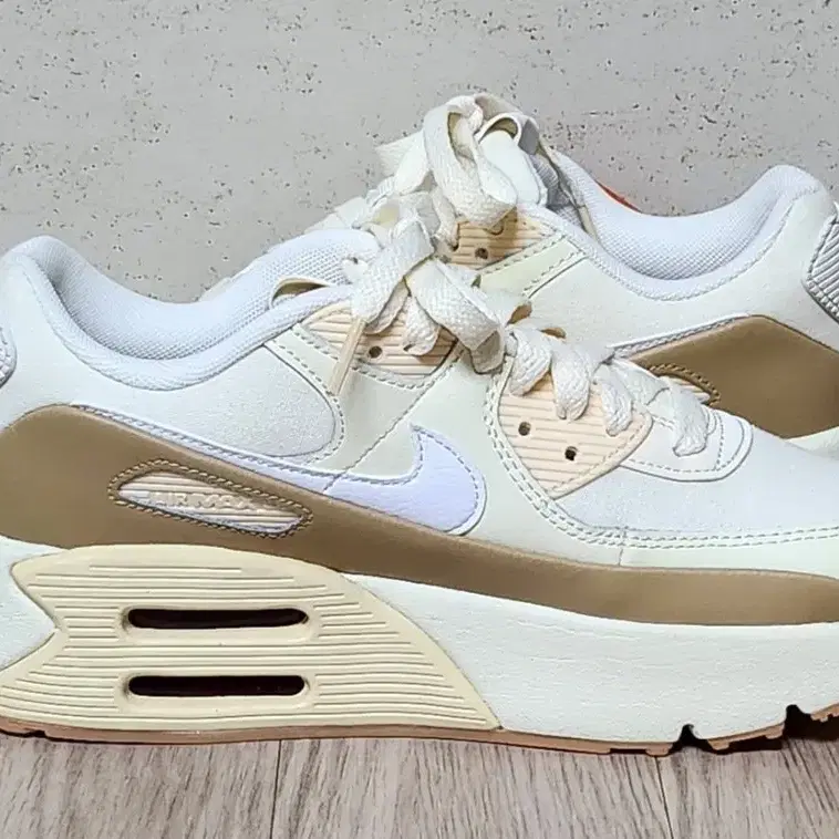 나이키 (W)AIRMAX90 LV8 245