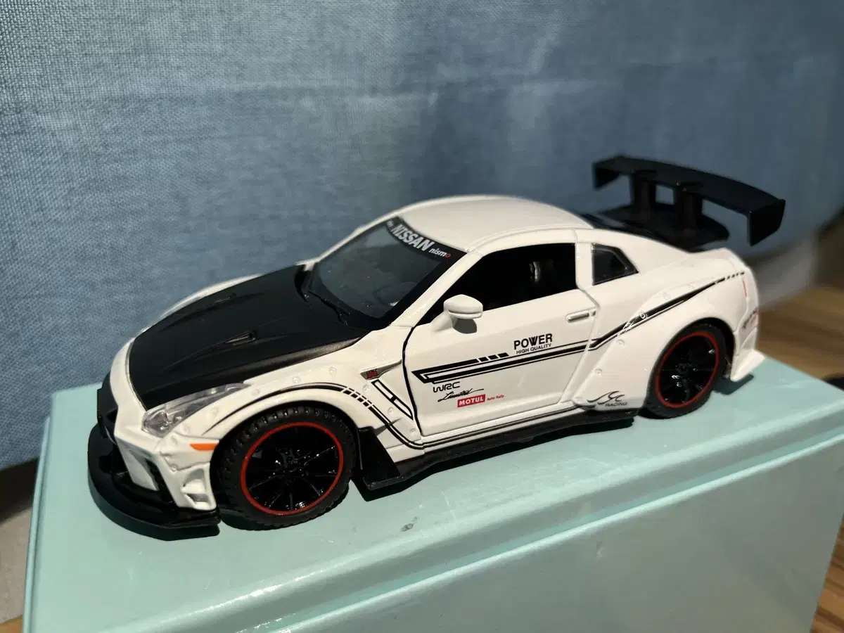 Nissan-Gtr