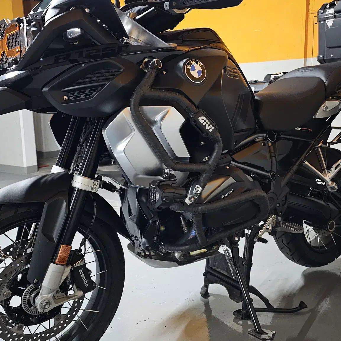 2023년도 BMW R1250GSA 어드방 트리플블랙 열선 버전 팝니다!