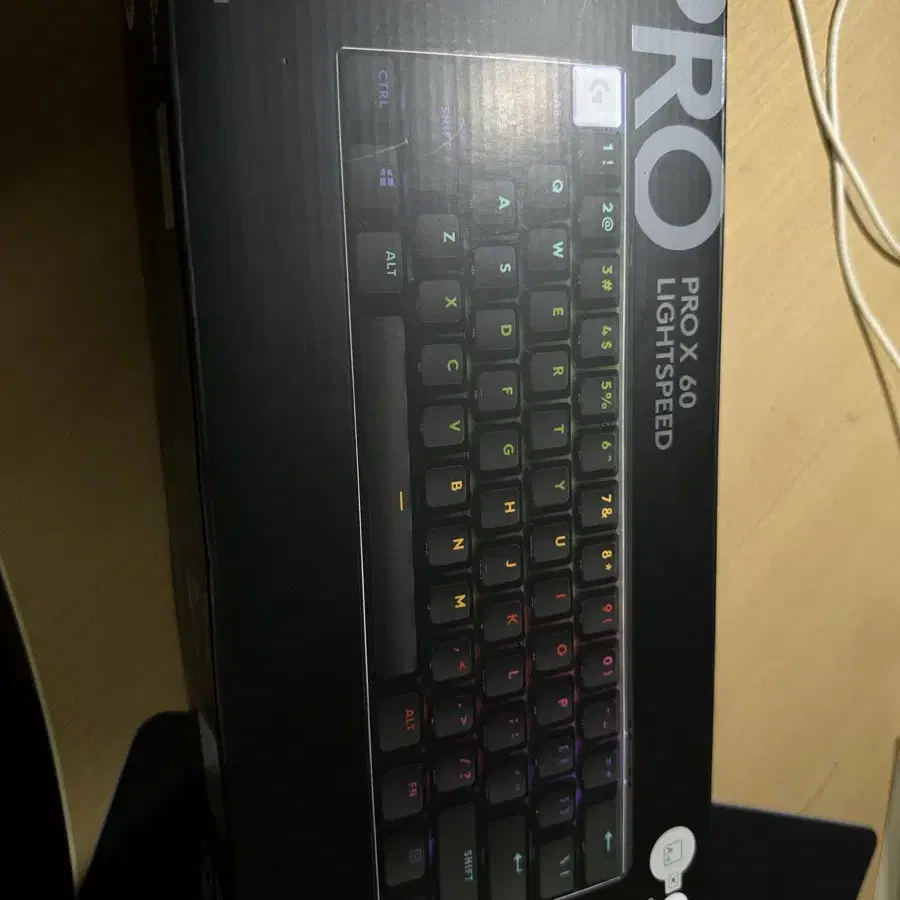 로지텍 G PRO X 60 LIGHTSPEED  키보드 팝니다.