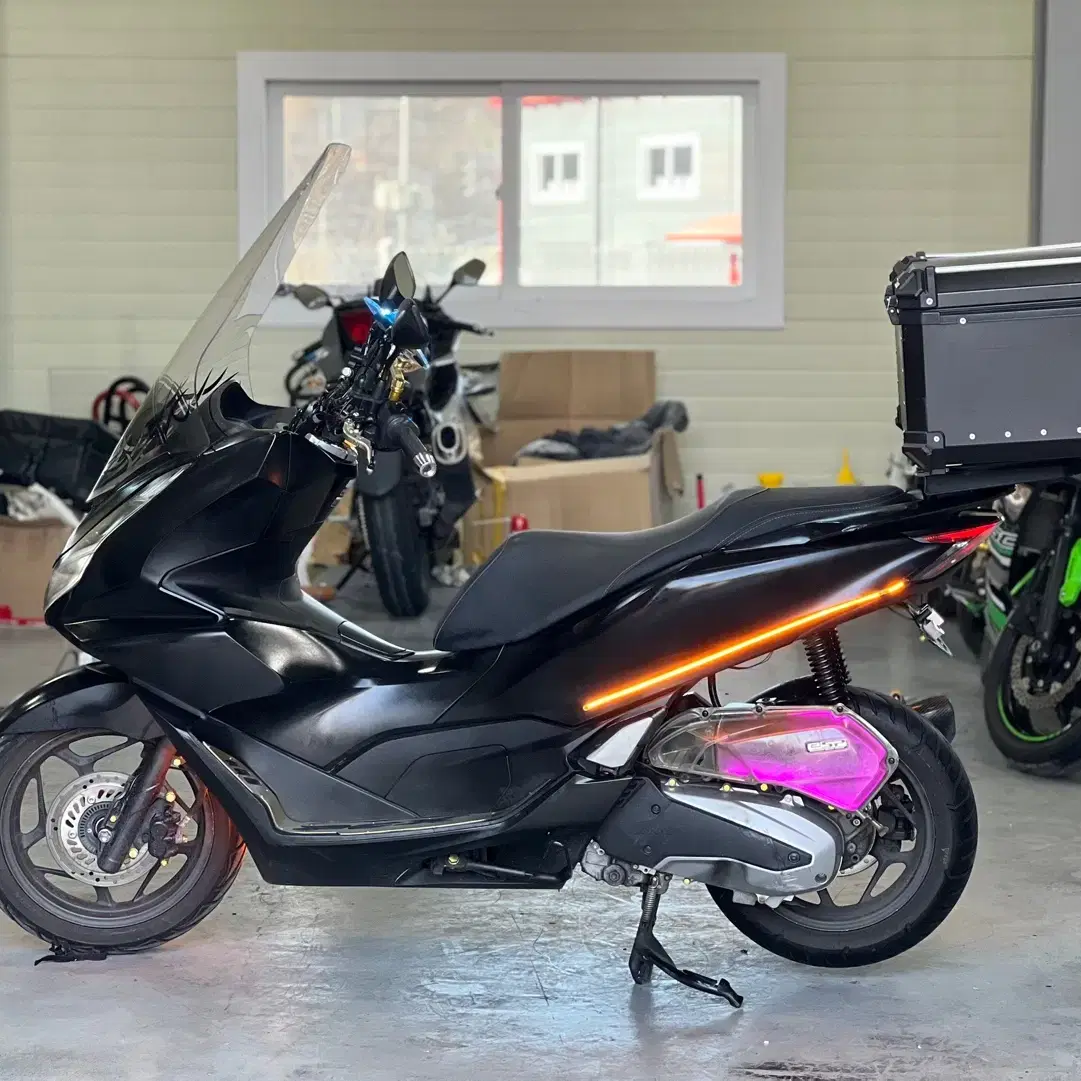 혼다 ABS PCX 22년식 34000KM 실키로수 배달 풀셋팅 차량