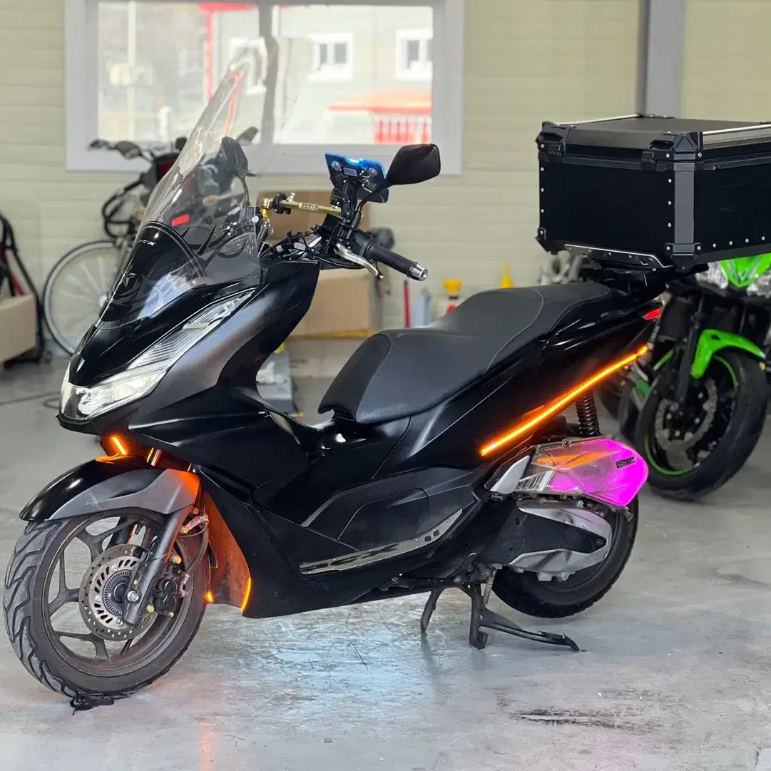 혼다 ABS PCX 22년식 34000KM 실키로수 배달 풀셋팅 차량