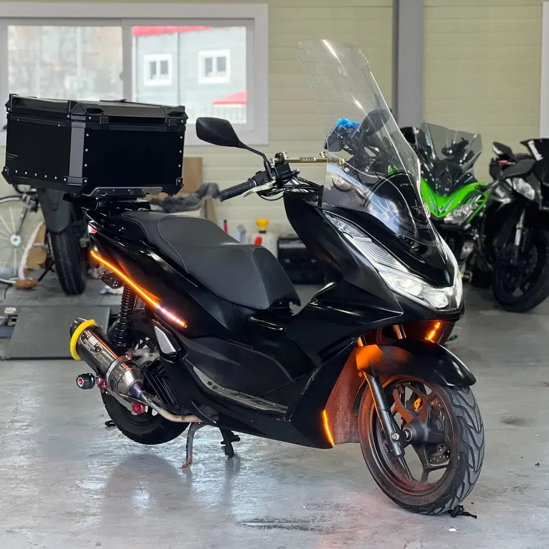 혼다 ABS PCX 22년식 34000KM 실키로수 배달 풀셋팅 차량