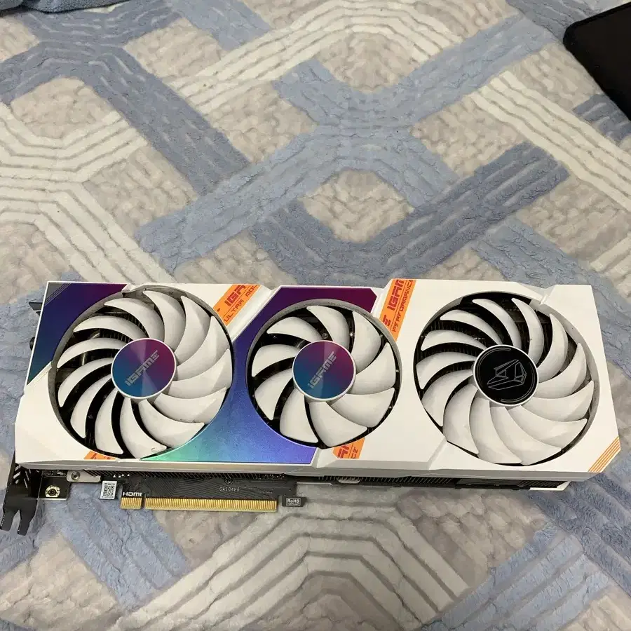 컬러풀 iGAME RTX3060 Ultra OC D6 12GB White