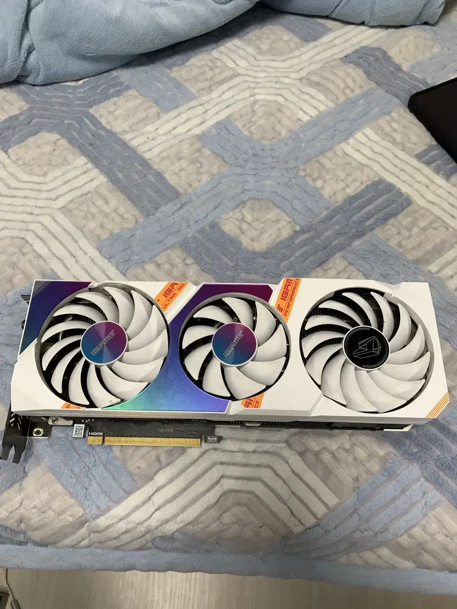 컬러풀 iGAME RTX3060 Ultra OC D6 12GB White