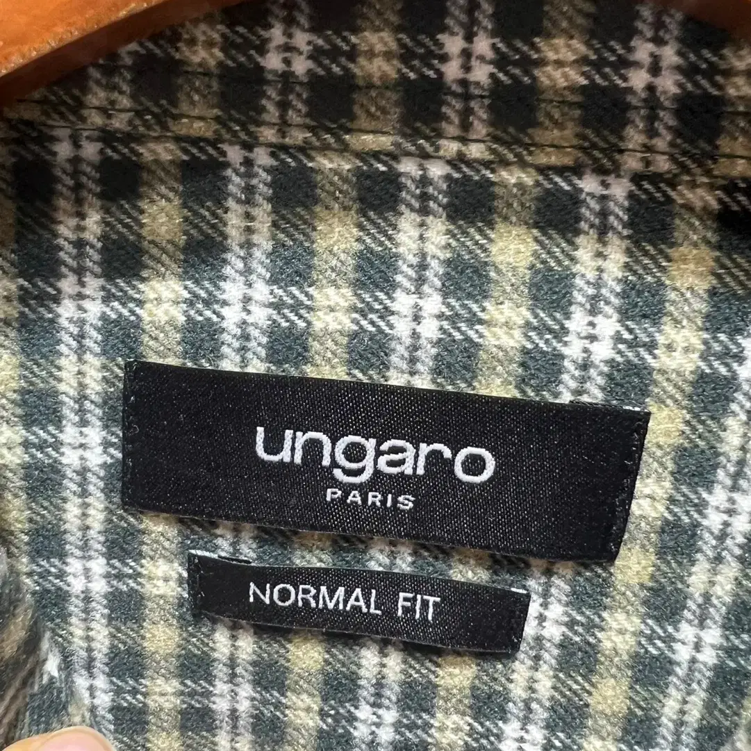 (새상품) UNGARO 겨울 체크 셔츠