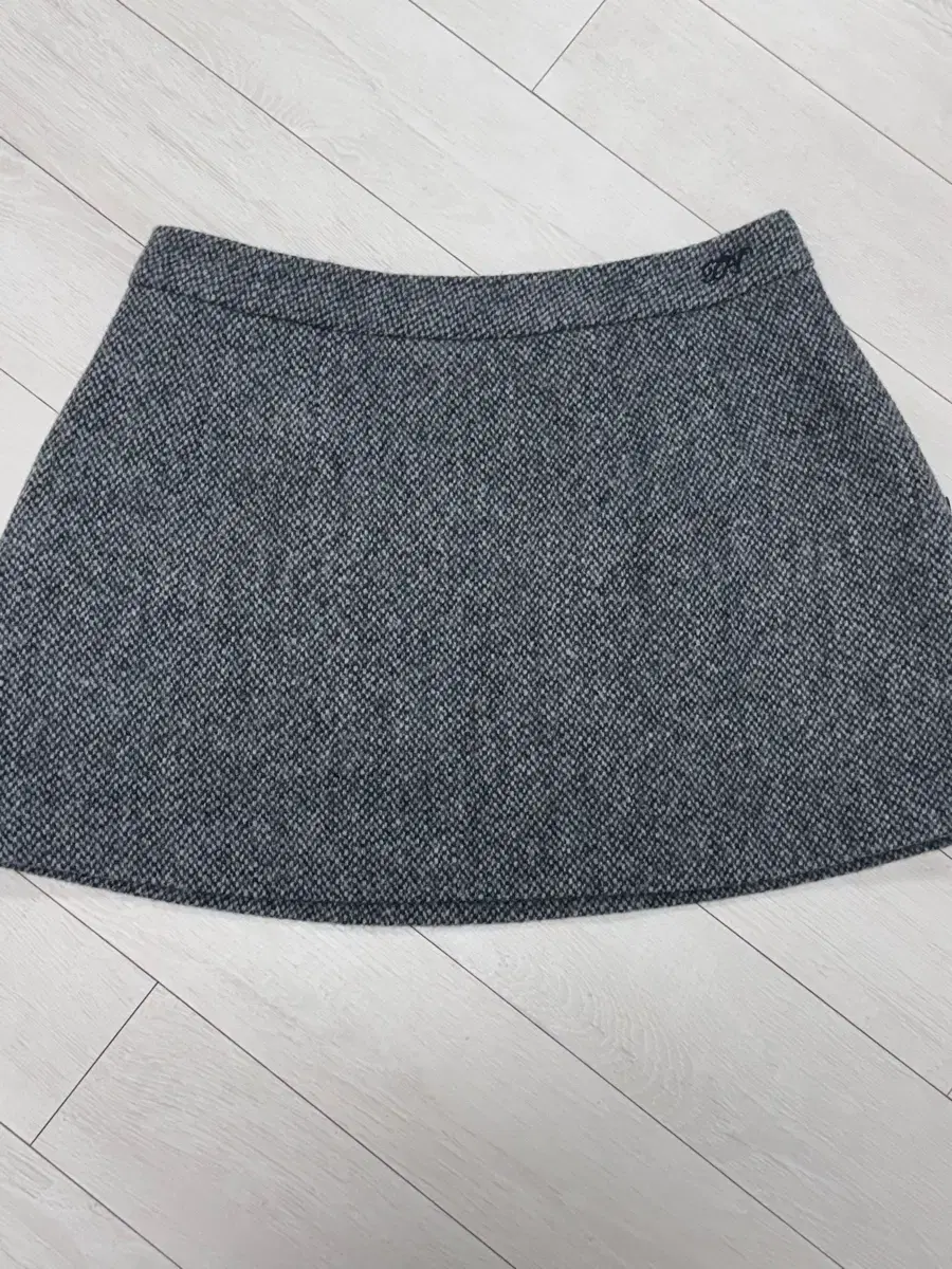 타낫 Selene mini skirt (차콜)